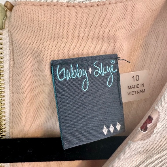 Gabby Skye Floral Red/Cream Dress - Picture 4 of 8